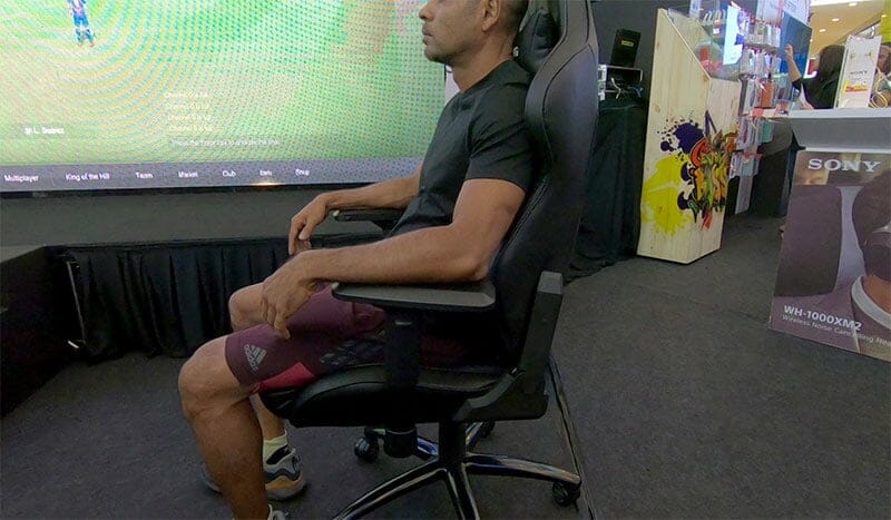 TT Racing Royale seated posture