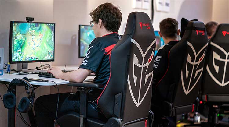 G2 Esports team players in training