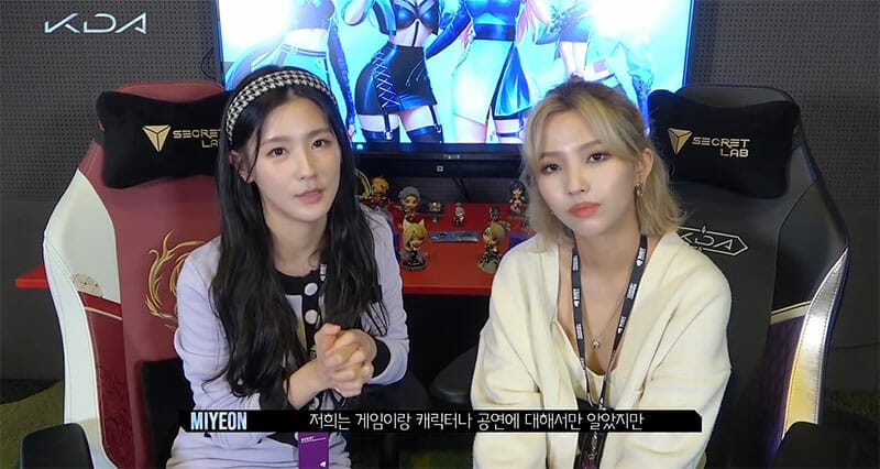 Miyeon and Soyeon sititng in K/DA gaming chairs
