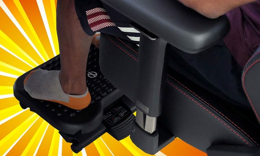 Benefits of using an ergonomic footrest at a desk