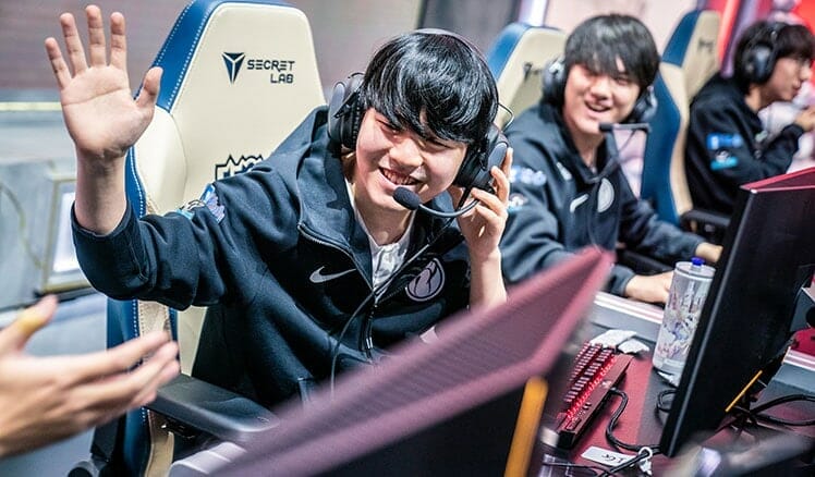 Invictus Gaming League of Legends semifinals 2019