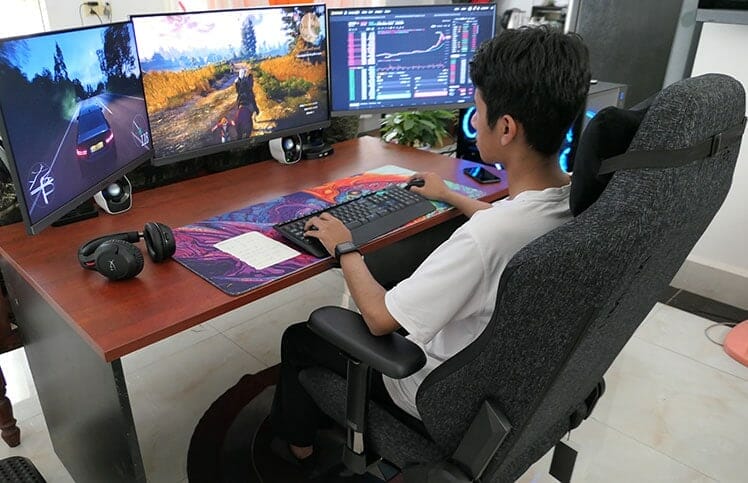 Triple monitor gaming and trading setup