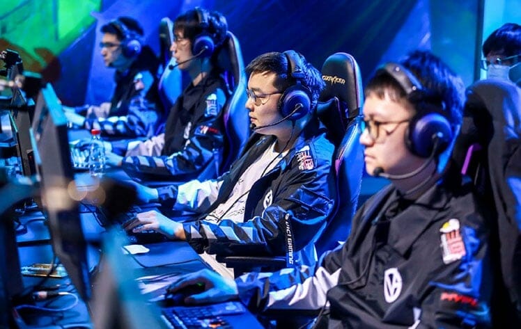 Vici Gaming players using DXRacer chairs