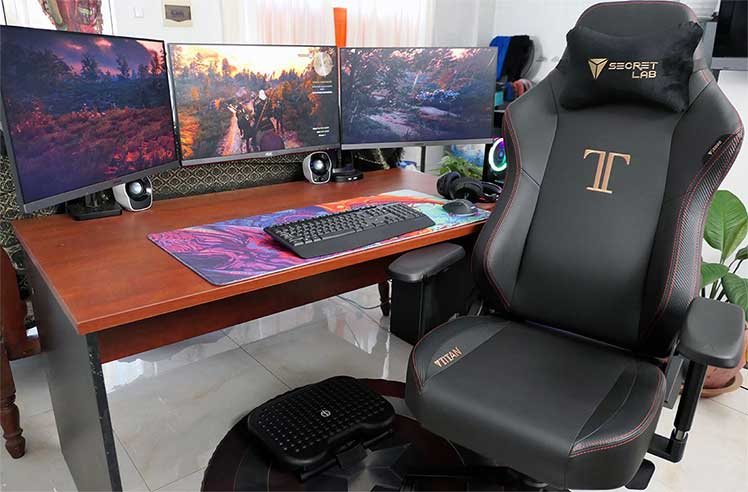 Stealth chair in a gaming battle station