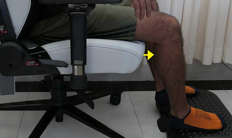 Using a footrest to reduce thigh pressure