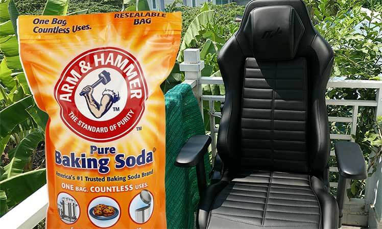 How To Get Smell Out of Gaming Chair: sinlight and baking soda