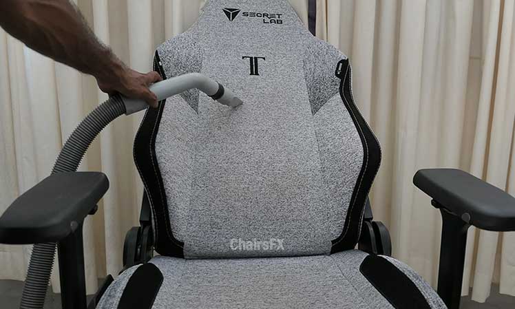 Vacuum a gaming chair