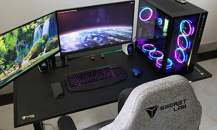 Magnus Pro desk setup with white Secretlab Titan chair