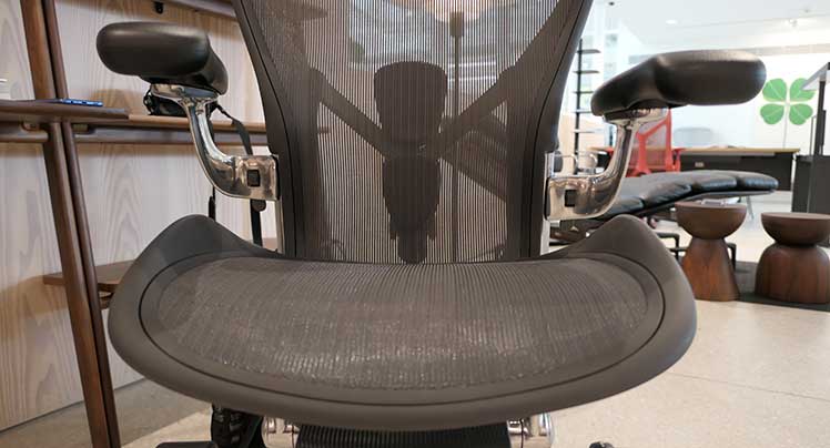 Herman Miller Aeron sharp seat edges closeup