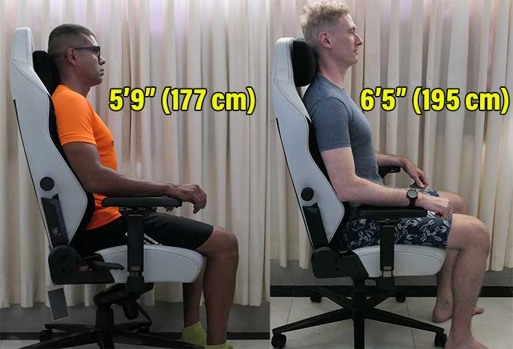 Средни и високи мъже, показващи прилягането в игрален стол Titan XL