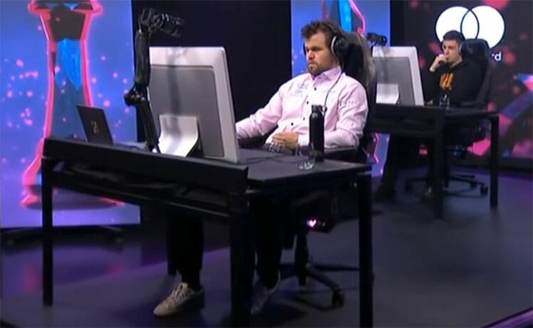 Magnus Carlsen desk setup to play chess