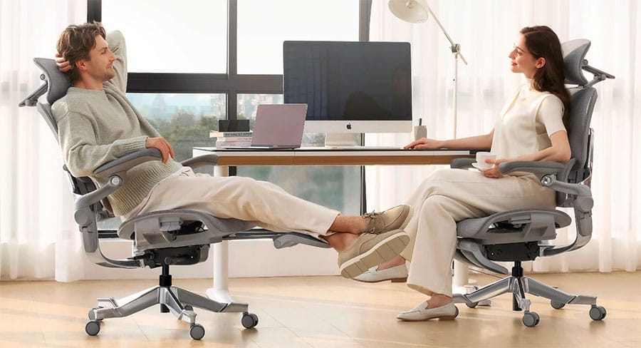 Hinomi H2 ergonomic footrest chair